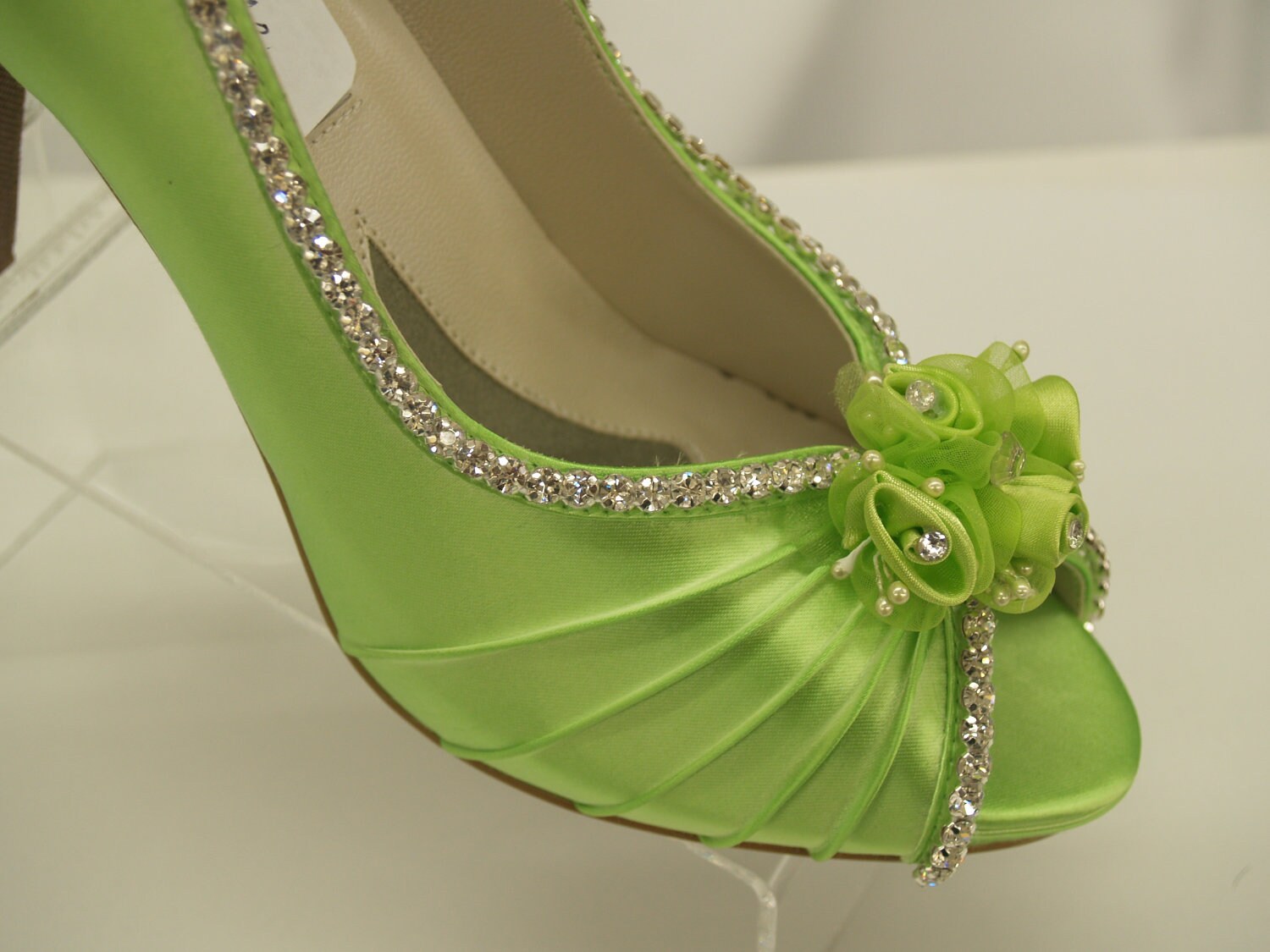 Néon vert mariage chaussures de cristaux et fleurs peep Vert fluo superbe chaussures pour les mariages : les mariées