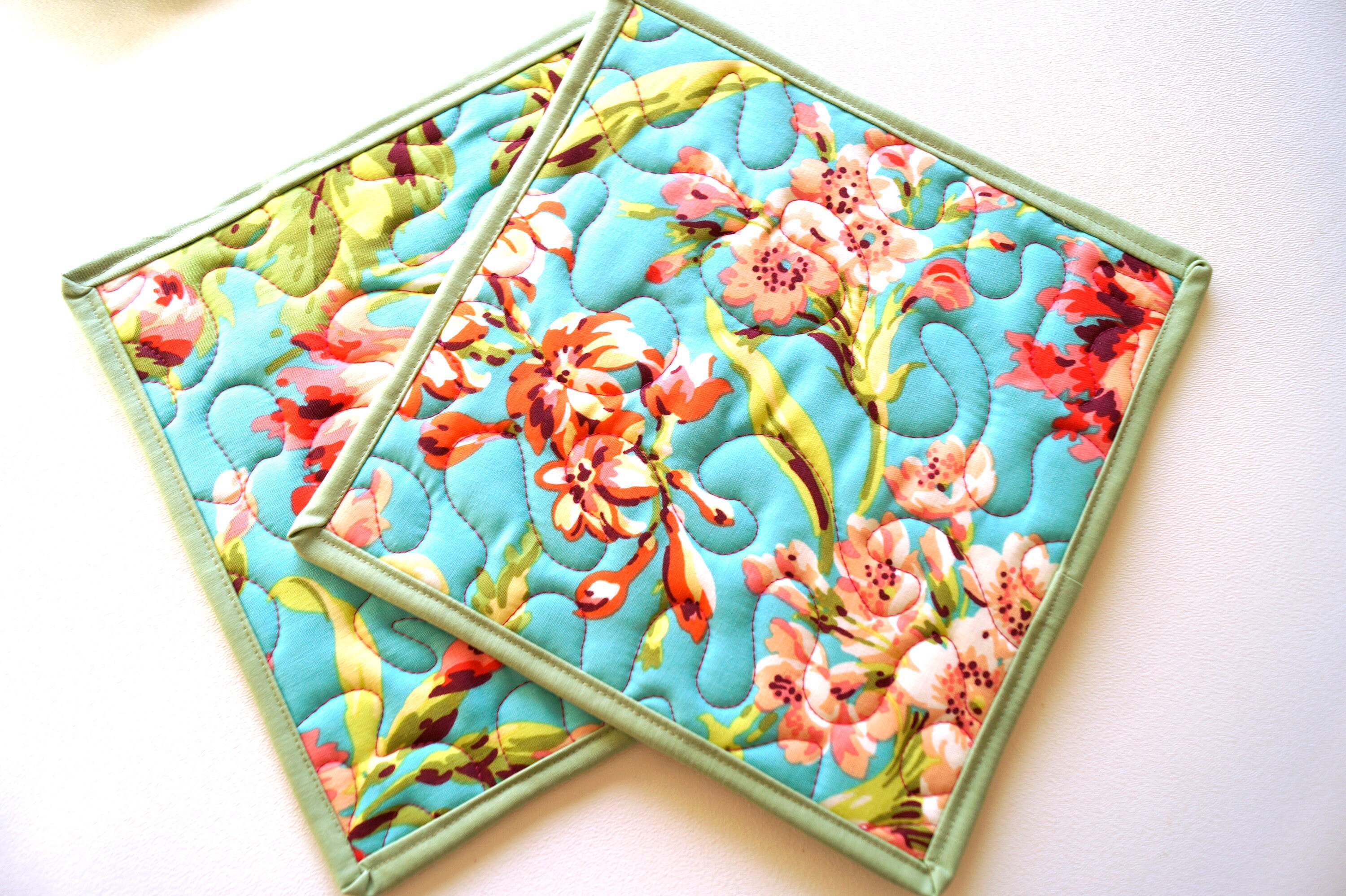 Floral Pot Holders in Pink Blue and Green Quilted Fabric Set