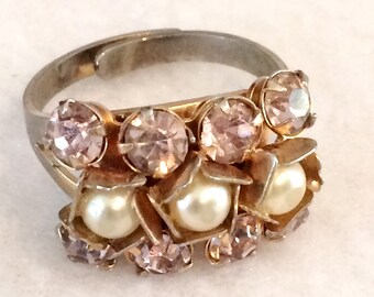 Vintage Ladies Size 8 Costume Jewelry Adjustable Ring Purple Rhinestone and Faux Pearls