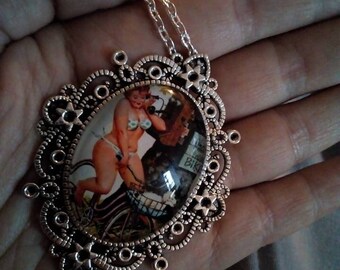 pin up necklace