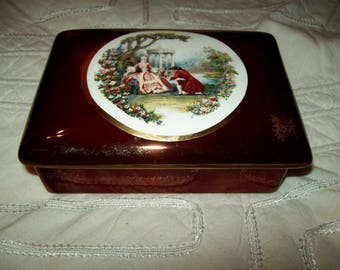A vintage Carlton Ware porcelain trinket box