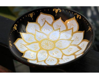 Coconut Bowl Hand Painted Decorative Multipurpose Handmade Coconut Shell Bowl (PC 39)