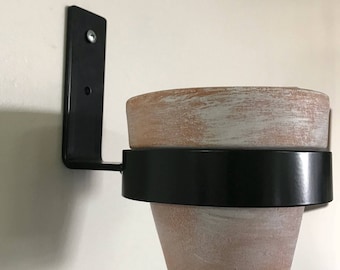 Metal Plant Bracket includes Pot