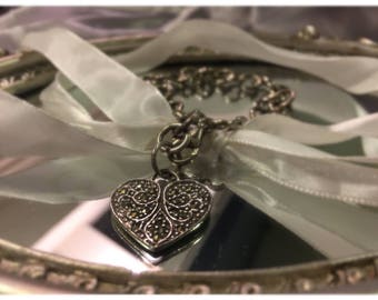 1980s Vintage Chain Link Bracelet - Silver with Heart Shaped Charm