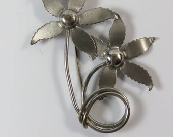 1960s Mid-Century Modern metal flower pin