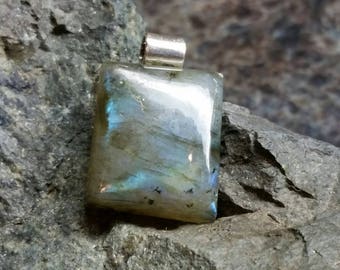 Lovely Labradorite & Sterling Silver Pendant