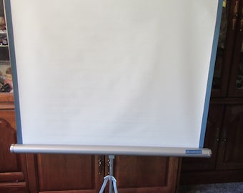 Radiant Portable Tri pod MOVIE Screen , Projection Screen ** 38" x 38" screen