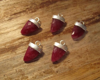 Ruby Pendant Point, One Silver Plated Bezel Set Pendant, 20mm x 13mm, Double Sided, Faceted Gemstone Charm for Making Jewelry (C-Ru7a)