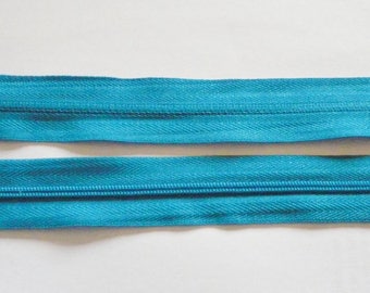 Zipper zips blue