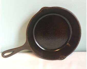 Vintage Lodge Cast Iron No. 5 Skillet Fry Pan, Made In USA, Cleaned And Seasoned.