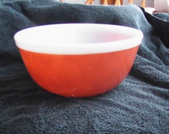 vintage 2 1/2 quart # 403 Pyrex nesting bowl
