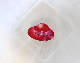 button wood Red Hat