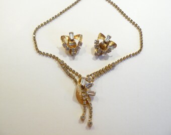 Beautiful Vintage Rhinestone Necklace & Matching Clip Earrings