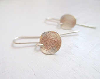 Silver disc earrings, silver earrings, silver circle earrings, boho chic earrings, delicate simple everyday earrings, minimalist jewelry