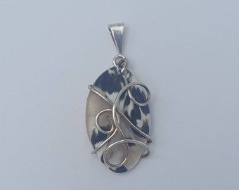 Oval Shell Embellished Pendant