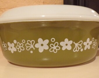 Crazy Daisy Pyrex Casserole Dish with Lid