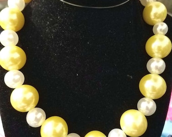 Yellow spring necklace