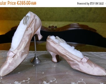 ON SALE 1904 Pink Silk Pumps, antique shoes, antike Schuhe, Edardian shoes, antique pumps