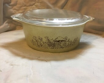 Vintage pyrex casserole dish