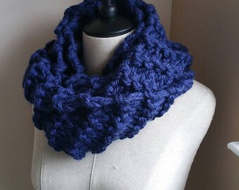 Chunky Infinity Scarf - Navy Blue - Outlander