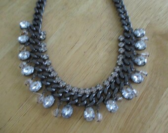 Vintage costume jewelry / rhinestone necklace