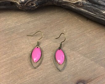Pettes earrings in bronze and pink.