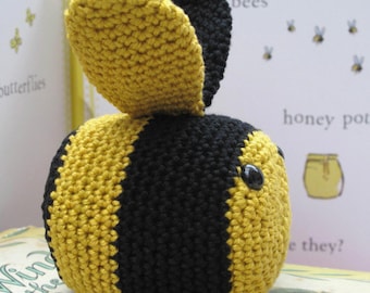 Bee Crochet Kit - Learn to crochet - Susie Bee paperweight - Crochet kit