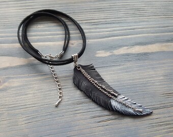 Leather feather necklace. Black choker. Leather choker. Boho choker necklace. Feather necklace. Tribal necklace. Bohemian choker necklace.