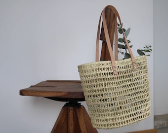 Straw bag with leather handles, summer tote, summer bag, beach bag, sac de palme, bolsa de palma, Palmentasche, Strohsack, bolsa de paja.