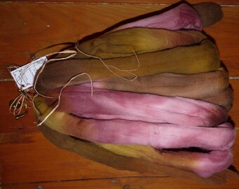 Hand Dyed Merino roving for spinning / 7.5 ozs. / Hydrangea