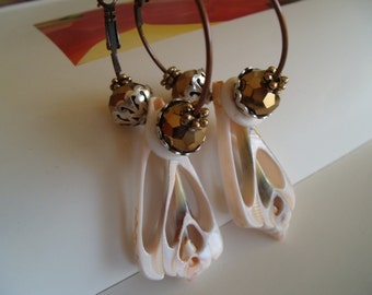summer shell hoop earrings