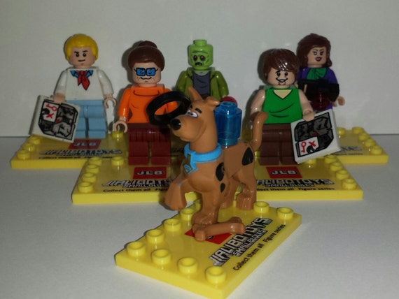 Scooby Doo Set of 6 Minifigures Shaggy Fred Daphne Velma