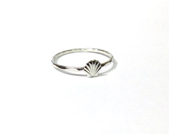 Seashell ring - Sterling silver seashell ring - stacking ring - knuckle ring - midi ring