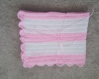 Baby blanket in pink and white