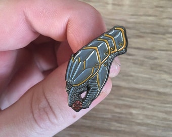 Knight's Glove D20 Pin Badge