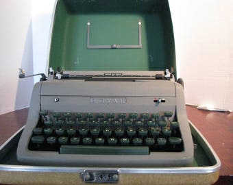 Vintage Royal Quiet Deluxe Manual Typewriter