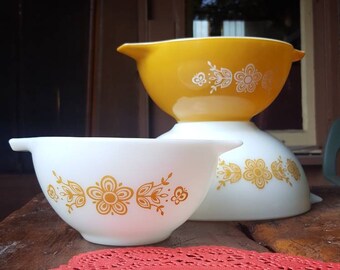 Vintage Pyrex Butterfly Gold Set of 3 Cinderella Bowls