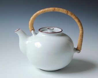 Modern Danish white teapot Edith Keramik hand signed - Mid-century Danish Keramik porcelain teapot - bamboo handle