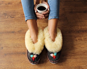 SHEEPSKIN slippers Fur winter boots Warm moccasins Gift for women Warm slippers Leather slippersFur boots Shearling slippers Christmas gift