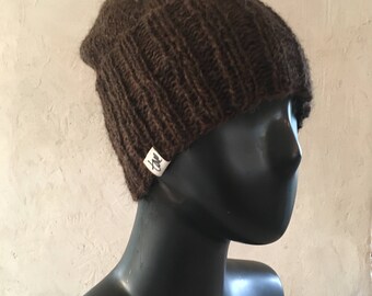 Classic warm winter hat in Icelandic wool