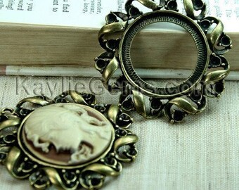 Antique Brass Cameo Cab Setting Frame Pendant Round Victorian Rhinestone Embellished - FRM-5854AB - 2pcs