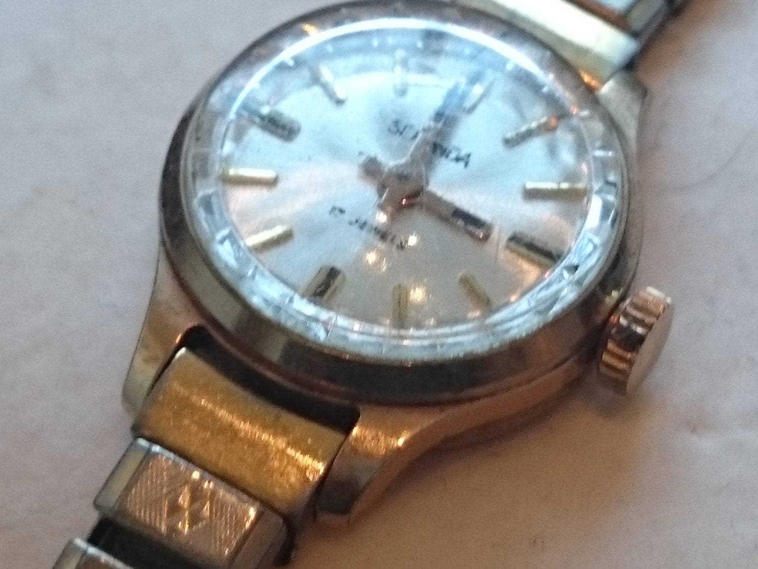 VINTAGE SEKONDA 17 JEWEL wind up Ladies Watch on expandable