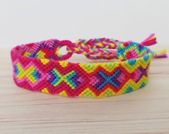 Friendshipbracelet-Hand made knotted friendship Band-macramé