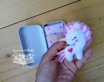Unicorn Gift, Felt White Stuffed Unicorn, Altoid Tin Toy, Felt Baby Toys, Travel Pocket Miniature Toy, Unicorn Birthday Party, Kawaii Gift