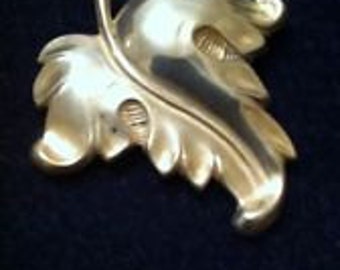 Sterling-Jewelart-Leaf-shaped-Brooch