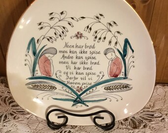 Vintage Collectible Triangle Plate with an written message in Norwegian