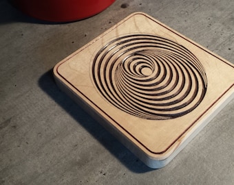 Trivet with optical illusion pattern