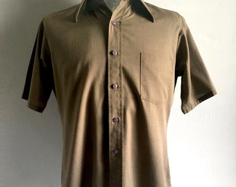 Vintage Men's 70's Brown, Shirt, Short Sleeve, Button Down by Van Heusen (M)