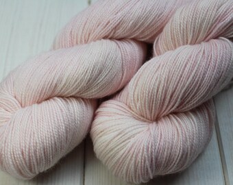 Skein hand dyed - Fingering - superwash Merino and Nylon (75/25) - 100 g / m 425 - lozenge