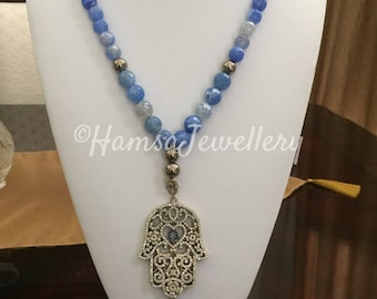 VENTE DE PRINTEMPS ! Bleu Agate Collier avec pendentif Hamsa en laiton, cadeau pour elle, intemporel, cadeau, Saint Valentin, anniversaire, Noël, mariage, Mothe